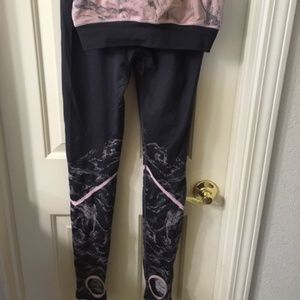 Leggings/tights, sports bra